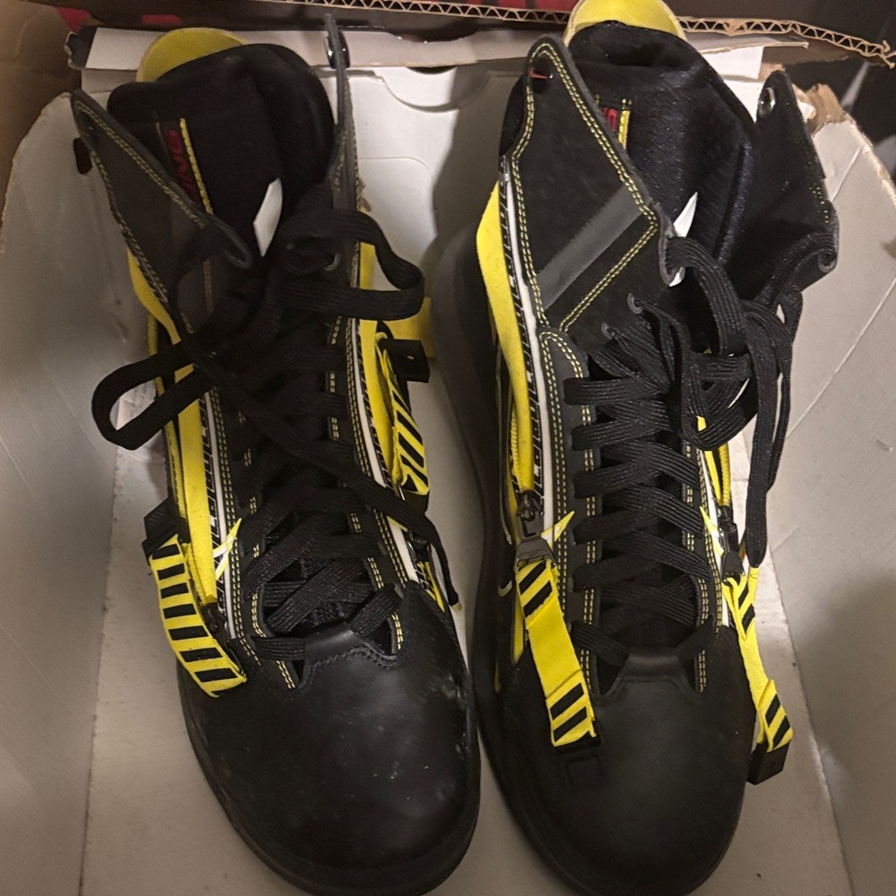 Nike Air Max 720 Saturn AS qs Black and Yellow High-Top Sneakers (2019)